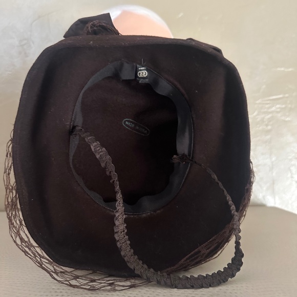 MAGNIFICENT 1940s\' BROWN FELT FEDORA WITH WIDE GROSGRAIN BAND + BOW + VEIL main image 7